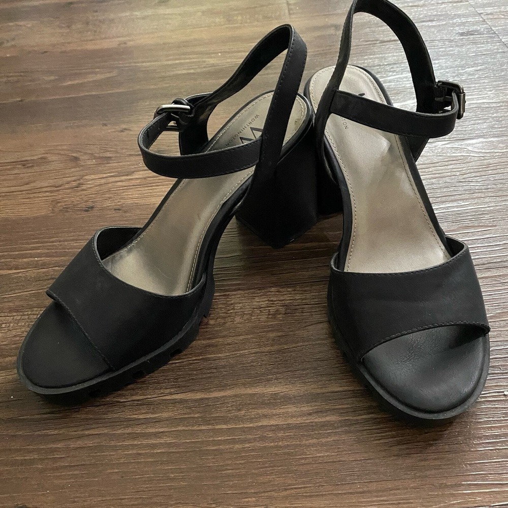 Worthington sz 8.5 Black Chunky Block Heel Sandals Ankle Strap Open Shoes